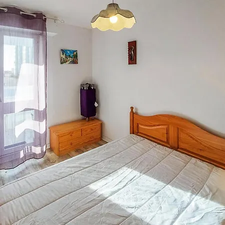 1 Bedroom Awesome In Apartman Saint-Hilaire-de-Riez